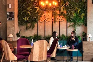 Café & bar „Versus“ image