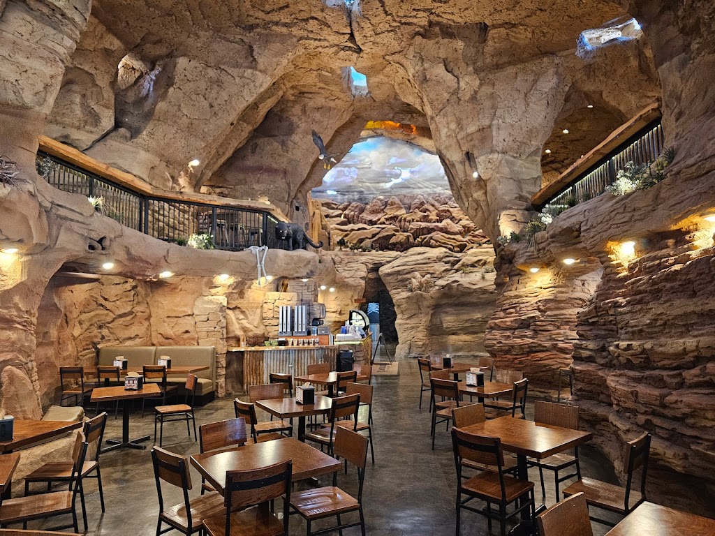 Canyonlands Restaurant at Bearizona 86046