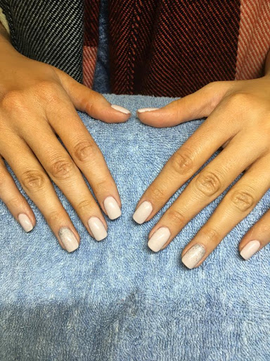 Hair Salon «Bella Bronze Hair Salon and Tanning Studio», reviews and photos, 1486 N Portage Path, Akron, OH 44313, USA