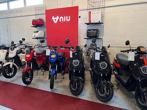 Motor Scooter Dealer «Scooterworks Chicago», reviews and photos, 5410 N Damen Ave, Chicago, IL 60625, USA