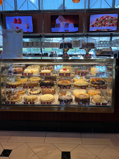 Restaurant «The Cheesecake Factory», reviews and photos, 930 N Milwaukee Ave, Lincolnshire, IL 60069, USA