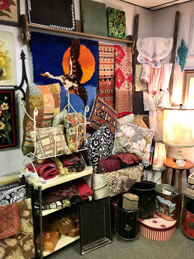 Boutique «Everchanging Seasons Consignment Boutique», reviews and photos, 710 Forest Ave, Portland, ME 04103, USA