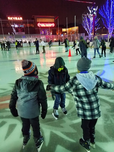 Tourist Attraction «Frozemont Ice Skating», reviews and photos, 5501 Park Pl, Rosemont, IL 60018, USA