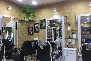 New Lookz Hair Salon image