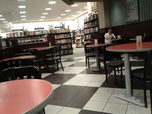 Book Store «Barnes & Noble Booksellers South Corona», reviews and photos, 2470 Tuscany St #101, Corona, CA 92881, USA