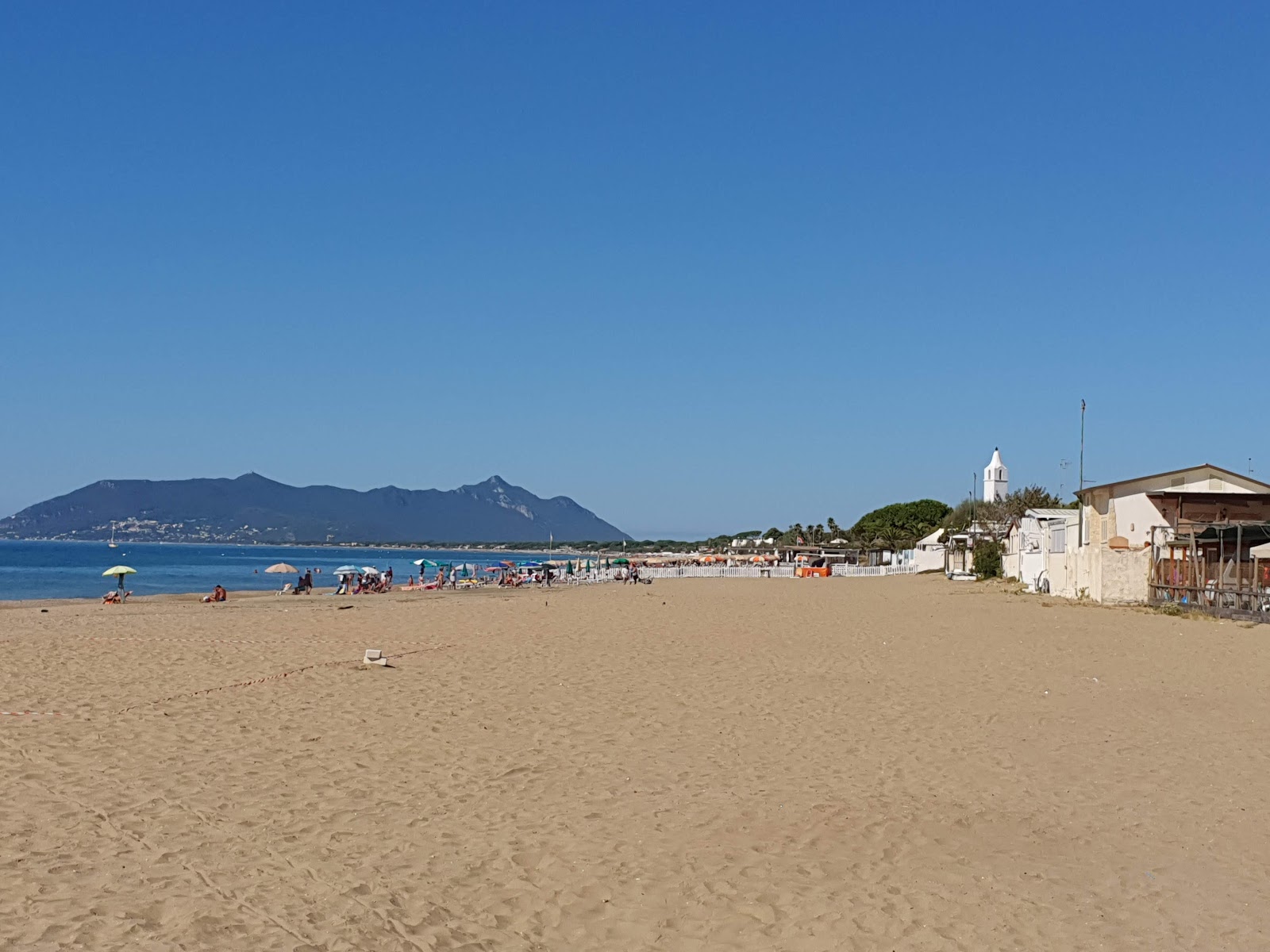 Fotografie cu Terracina Beach zonă de stațiune de pe plajă