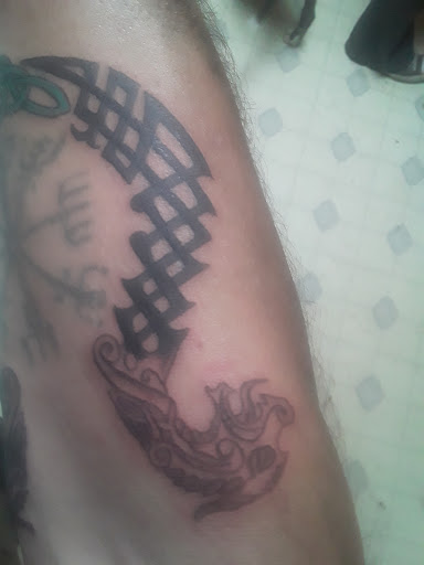 Tattoo Shop «Mystic Tattoo and Body Piercing», reviews and photos, 1150 Richmond Rd, Charlottesville, VA 22911, USA