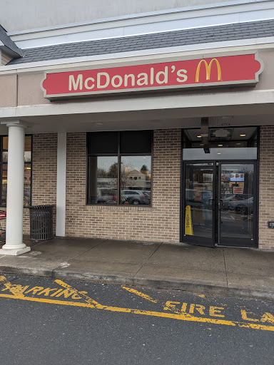 Shopping Mall «Southbury Plaza Shopping Center», reviews and photos, 100 Main St N, Southbury, CT 06488, USA