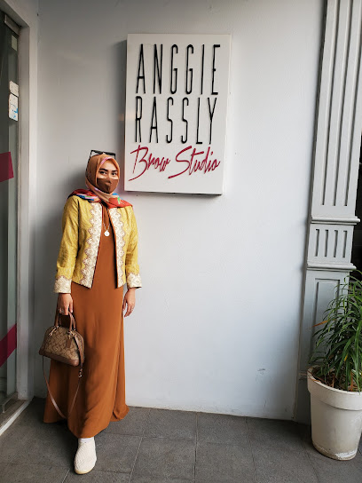 Anggie Rassly Browstudio