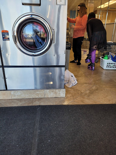 Giant Wash Laundromat