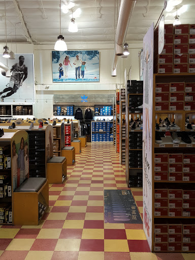 Shoe Store «WSS», reviews and photos, 7111 Vineland Ave, North Hollywood, CA 91605, USA