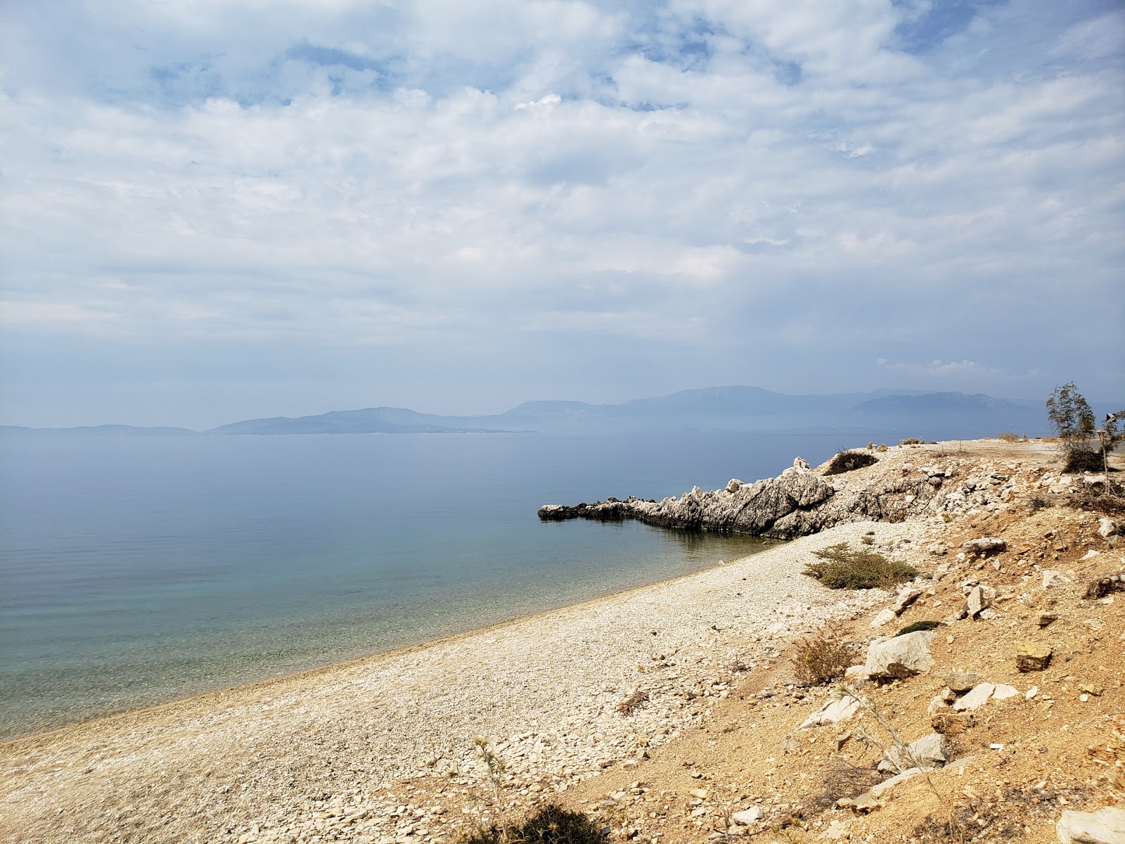 Marathaki beach'in fotoğrafı doğal alan içinde bulunmaktadır