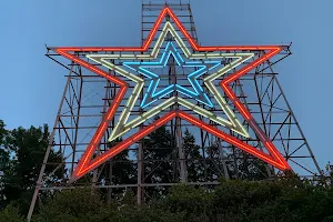 Mill Mountain Star image