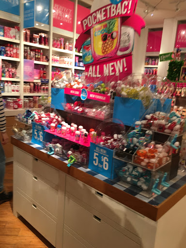 Beauty Supply Store «Bath & Body Works», reviews and photos, 200 E Pratt St, Baltimore, MD 21202, USA