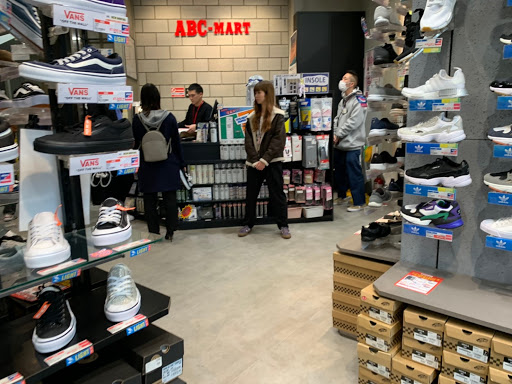 ABC-MART 新宿西口店