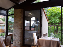 Atmosphère du Restaurant gastronomique Les Loges du Jardin d'Aymeric à Clara - n°3