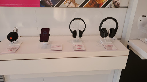 Cell Phone Store «T-Mobile», reviews and photos, 4203 Harrison Blvd, Ogden, UT 84403, USA