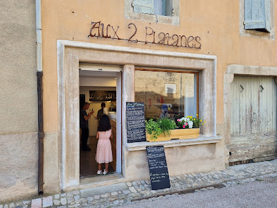 Aux Deux Platanes à Caunes-Minervois