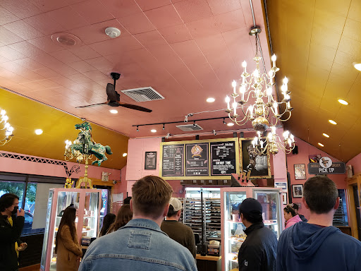 Donut Shop «Voodoo Doughnut Too», reviews and photos, 1501 NE Davis St, Portland, OR 97232, USA