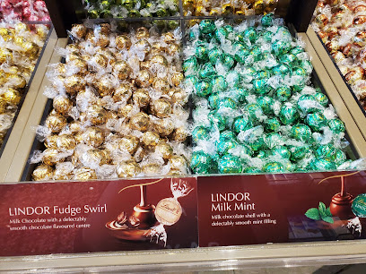 Lindt Chocolate Shop - Niagara Outlet Collection