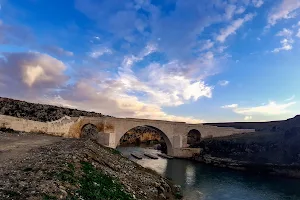 Tarihi kızılin köprüsü image