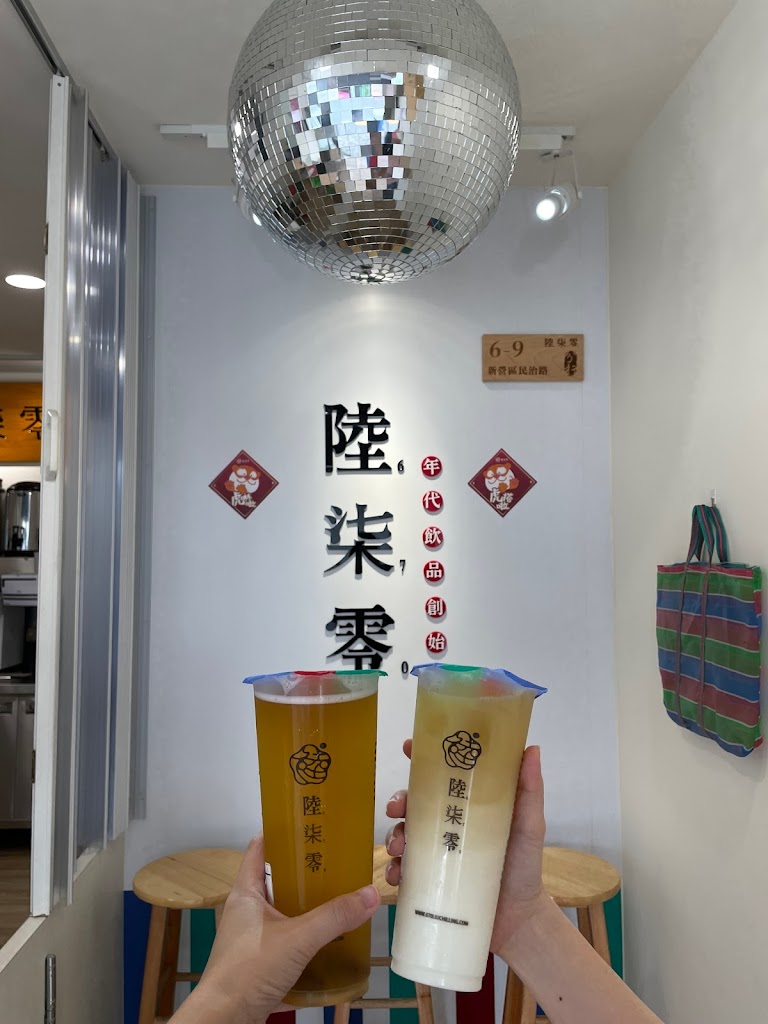花㟟茶品店新營民治店 的照片