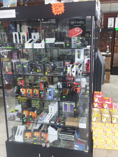 Cigar Shop «West Side Smoke Shop», reviews and photos, 712 Bridge St NW, Grand Rapids, MI 49504, USA