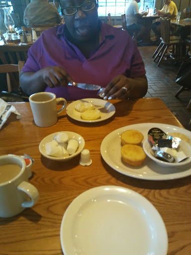 American Restaurant «Cracker Barrel Old Country Store», reviews and photos, 10250 Plaza Americana Dr, Baton Rouge, LA 70816, USA