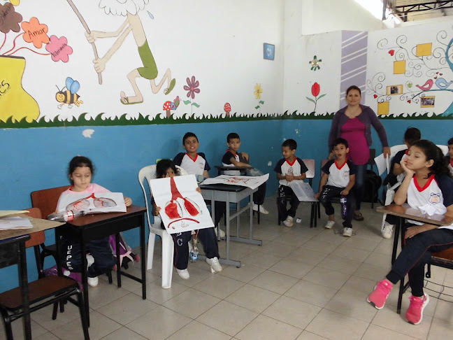EL SALVADOR Centro Educativo (CHIQUITITOS) - Escuela