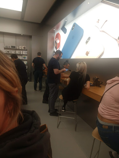 Computer Store «Apple Arden Fair», reviews and photos, 1689 Arden Way, Sacramento, CA 95815, USA