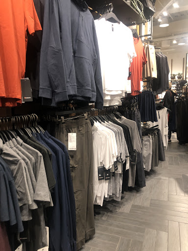 Sportswear Store «lululemon athletica», reviews and photos, 152 South Avenue, Bloomington, MN 55425, USA