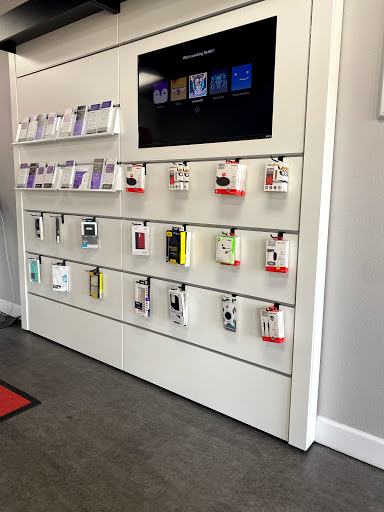 Electronics Repair Shop «uBreakiFix», reviews and photos, 4734 S Kirkman Rd, Orlando, FL 32811, USA