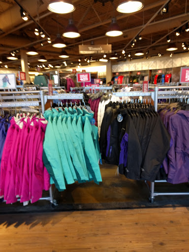 Sportswear Store «Columbia Sportswear Outlet Store at Prime Outlets Grove City», reviews and photos, 1911 Leesburg Grove City Rd #445, Grove City, PA 16127, USA