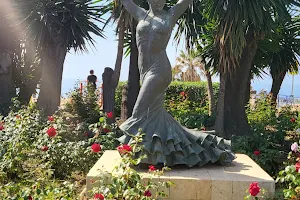 Lola Flores Statue image