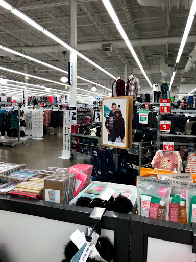 Clothing Store «Old Navy», reviews and photos, 6711 Frontier Dr, Springfield, VA 22150, USA