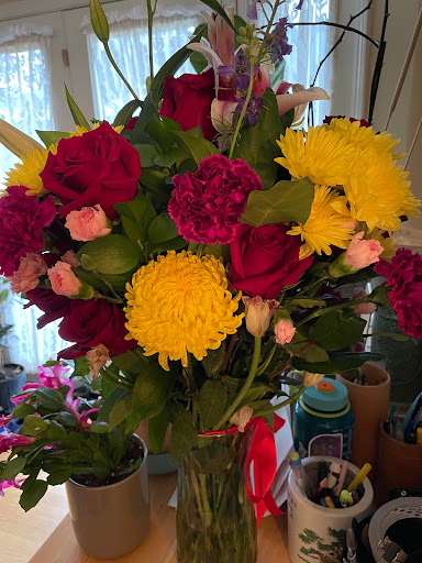 Magdas Flowers image
