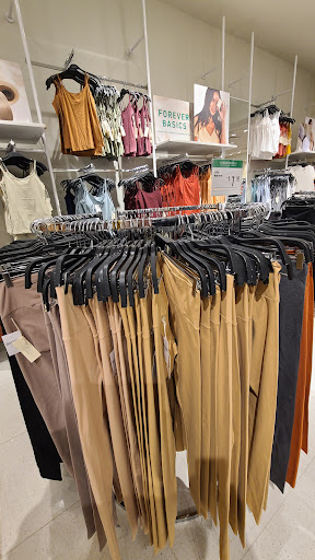Clothing Store «Forever 21», reviews and photos, 211 W Farms Mall, Farmington, CT 06032, USA