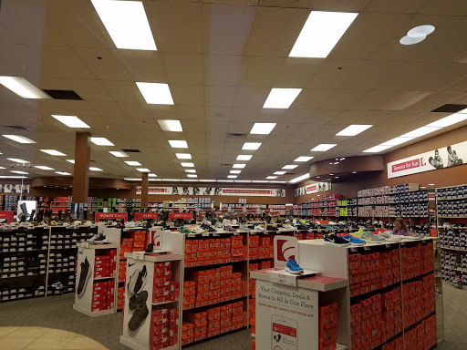 Shoe Store «Famous Footwear», reviews and photos, 2140 SW Wanamaker Rd, Topeka, KS 66614, USA