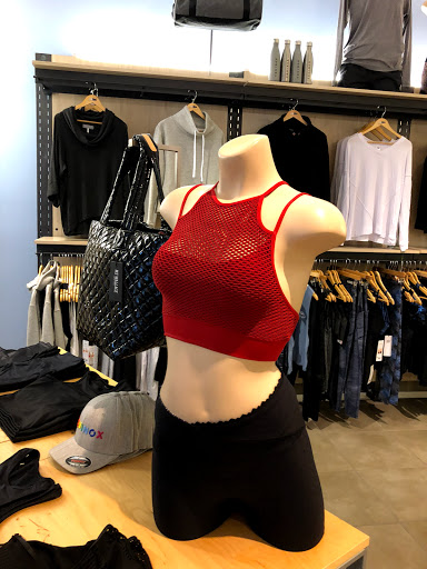 Gym «Equinox Woodland Hills», reviews and photos, 21530 Oxnard St, Woodland Hills, CA 91367, USA