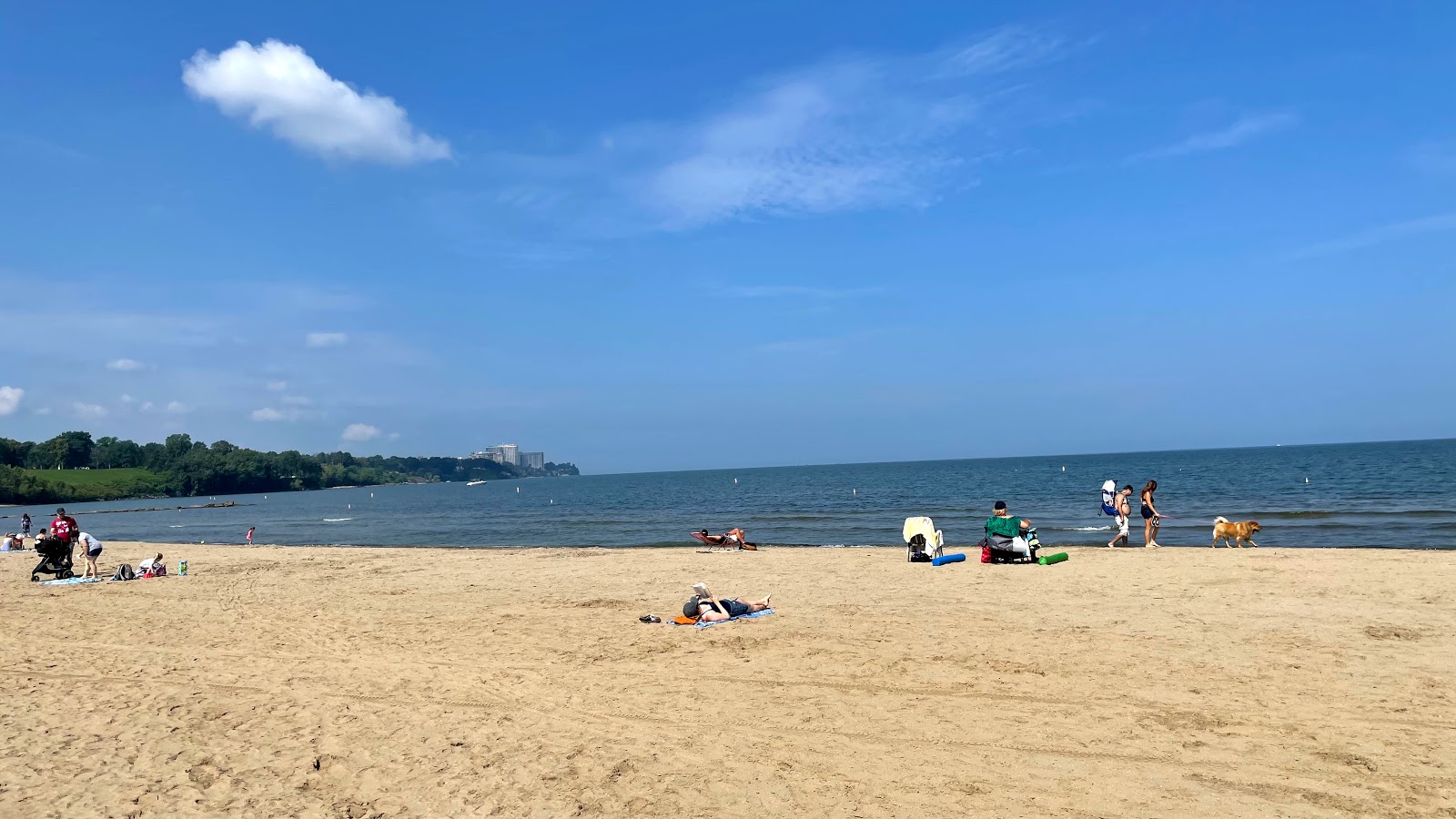 Foto de Edgewater Beach - lugar popular entre os apreciadores de relaxamento