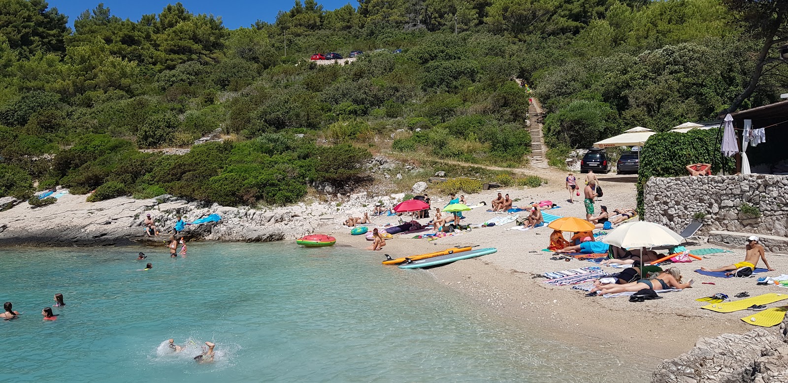 Foto di Zitna beach con sporca livello di pulizia