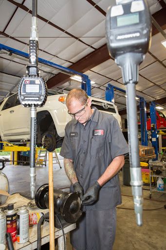 Auto Repair Shop «Juke Auto», reviews and photos, 924 Shady Ln, Austin, TX 78702, USA