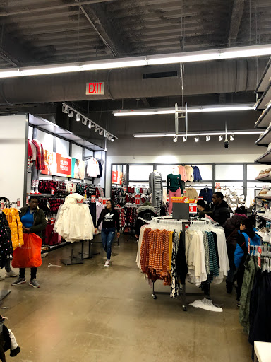 Clothing Store «Old Navy», reviews and photos, 40-24 College Point Blvd, Flushing, NY 11354, USA