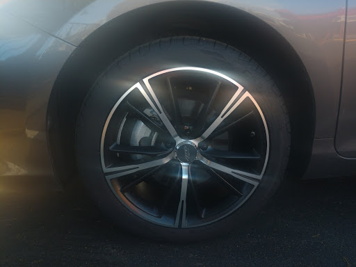 Tire Shop «Discount Tire Store - Kirkland, WA», reviews and photos, 12410 NE 124th St, Kirkland, WA 98034, USA