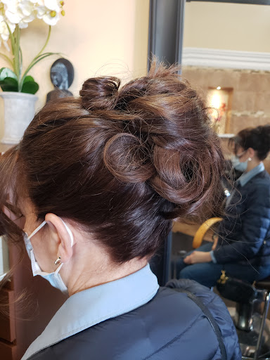 Hair Salon «4me Salon & Skincare (AVEDA Exclusive Salon)», reviews and photos, 6492 Edinger Ave, Huntington Beach, CA 92647, USA