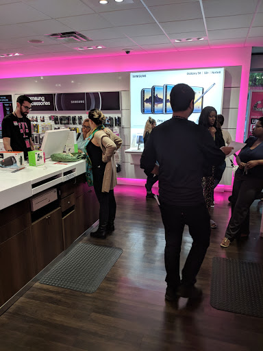 Cell Phone Store «T-Mobile», reviews and photos, 12603 Biscayne Blvd, North Miami, FL 33181, USA