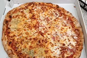 Junior's Pizza image
