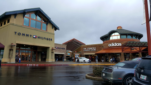 Shopping Mall «Woodburn Premium Outlets», reviews and photos, 1001 N Arney Rd, Woodburn, OR 97071, USA