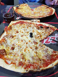 Pizza du Pizzeria La Pizz' Chez Pik'anto à Villeneuve-de-Berg - n°13