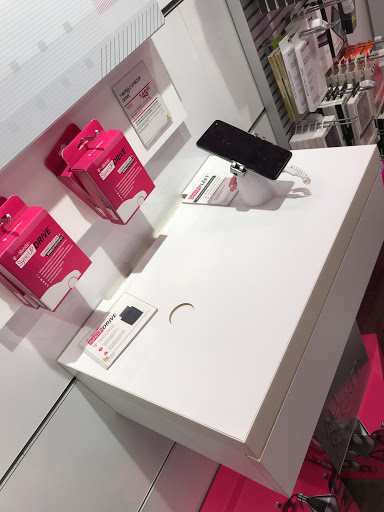 Cell Phone Store «T-Mobile», reviews and photos, 35020 Newark Blvd, Newark, CA 94560, USA